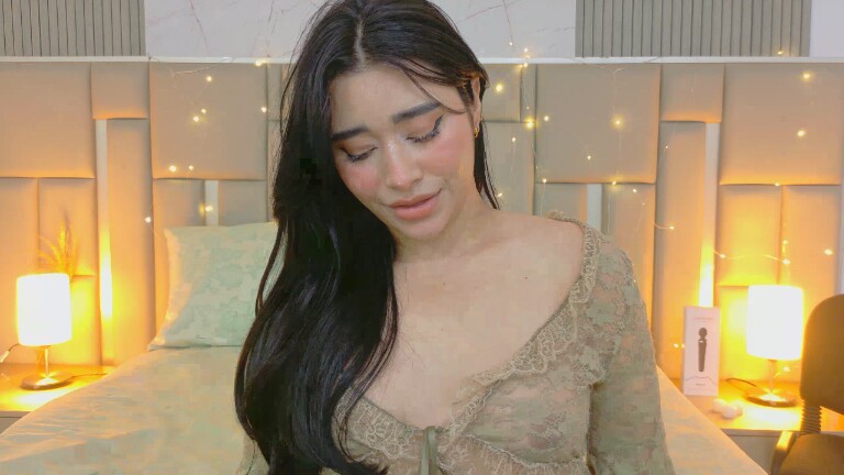 RoxyLyne's Streamate show and profile