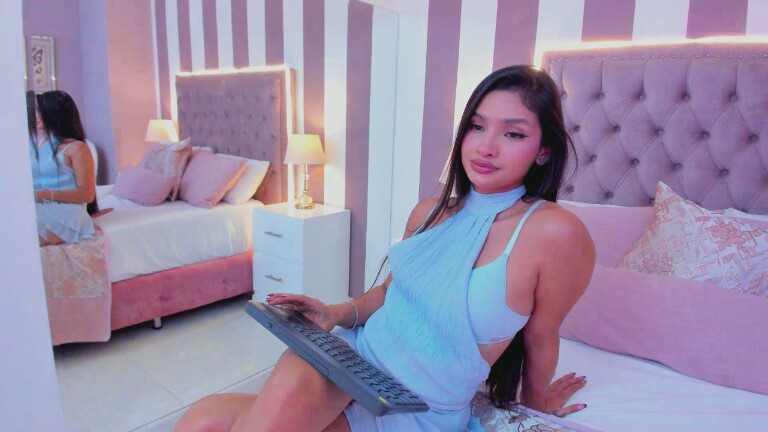 AuraClark's Streamate show and profile