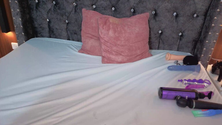 SelenaBraga's Streamate show and profile