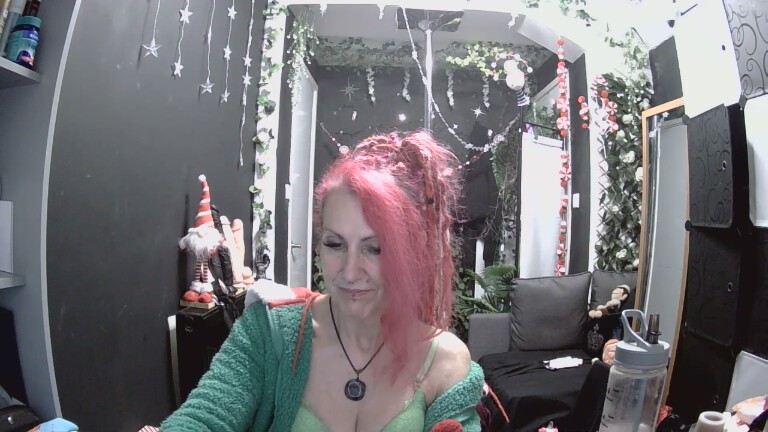 SkySparks's Streamate show and profile