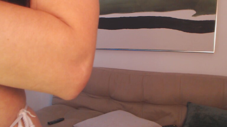 NiaMinogue's Streamate show and profile