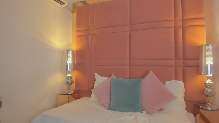 hollyBrisstol90's Streamate show and profile