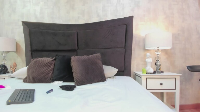 NahomyCarther's Streamate show and profile