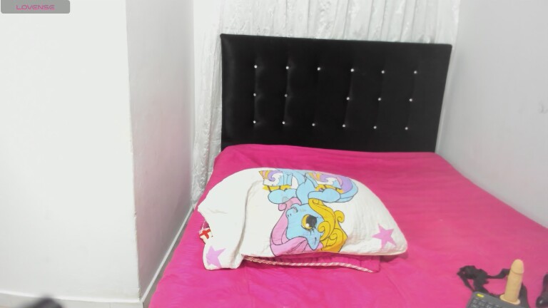 SophiaJackkson's Streamate show and profile