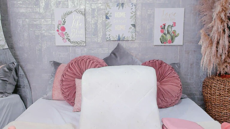 SaraBacker's Streamate show and profile