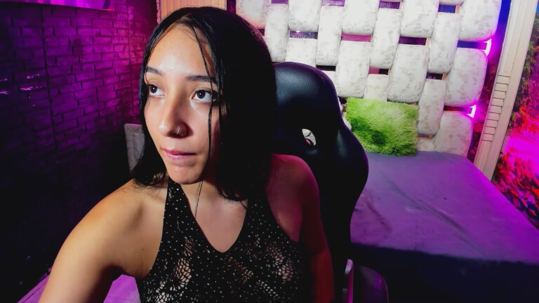 EmmaTeyylor's Streamate show and profile