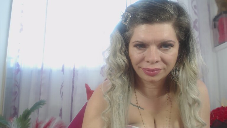 ElinaSwift's Streamate show and profile