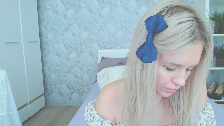 Lindy18's Streamate show and profile