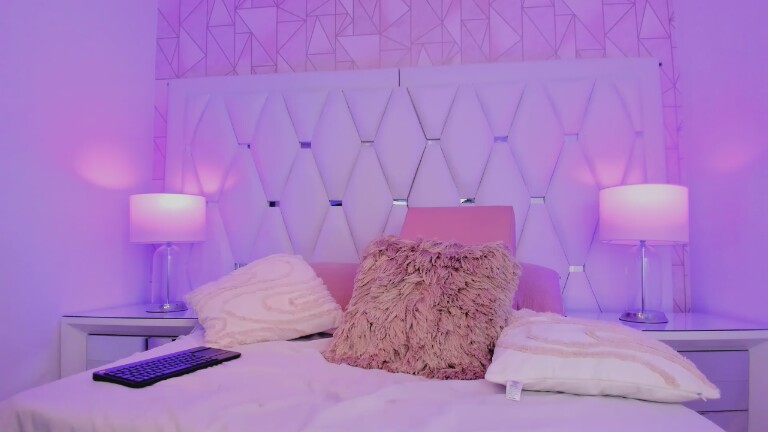 RoxanNoir's Streamate show and profile