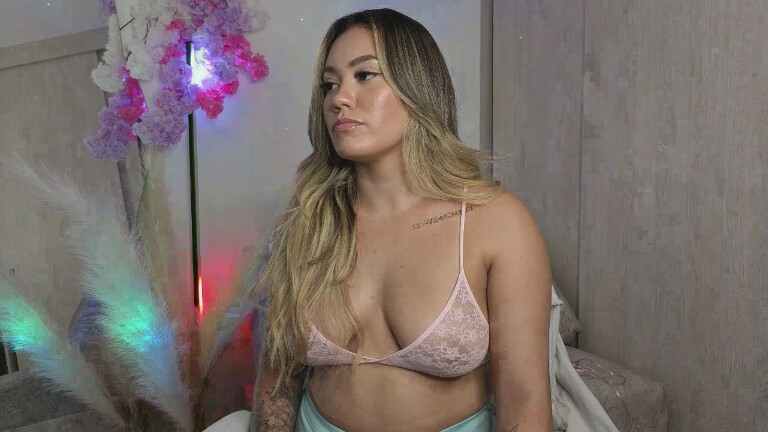 SussiVegaa's Streamate show and profile