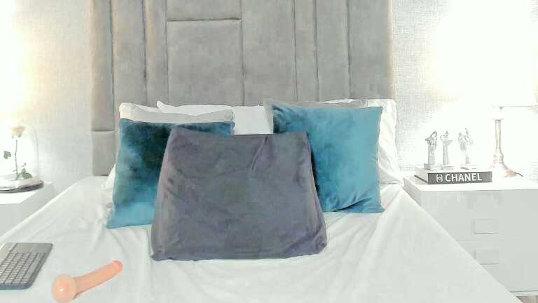 ZairaAbad's Streamate show and profile