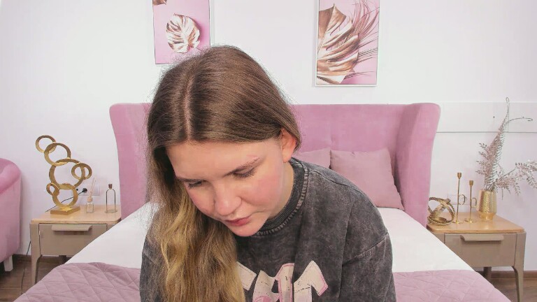 Reneswee's Streamate show and profile