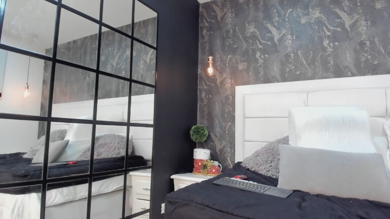 KendraLerooy's Streamate show and profile