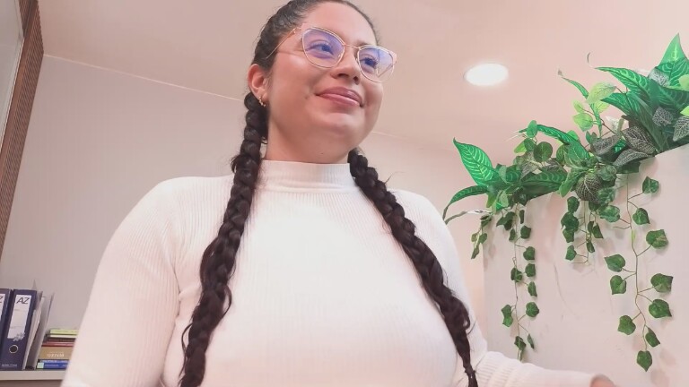 SharaThomas's Streamate show and profile