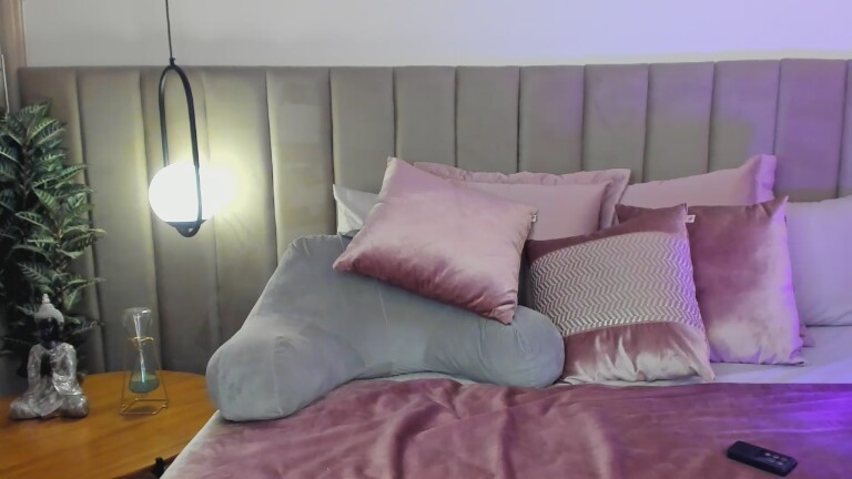 GingerSun's Streamate show and profile