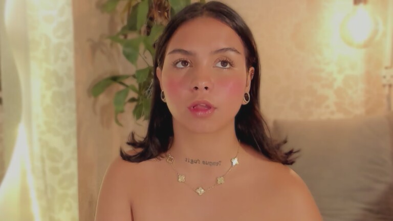 Shehell's Streamate show and profile