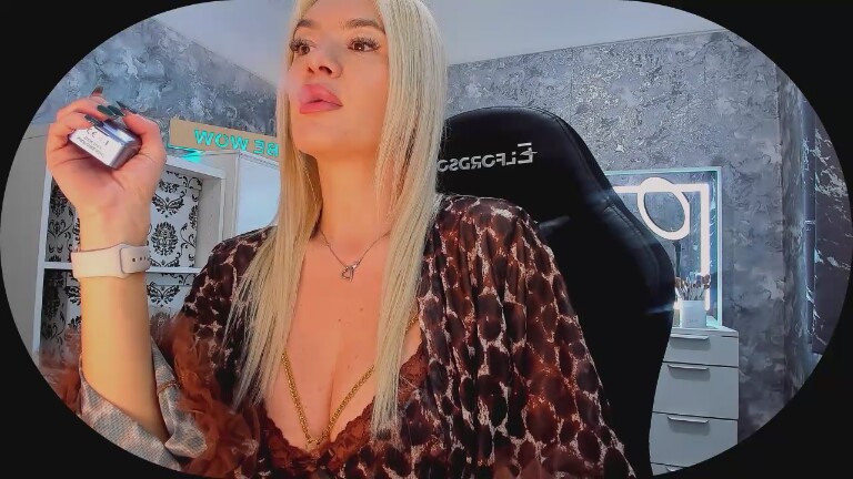 BE_WOW's Streamate show and profile