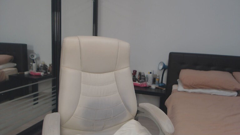 xMEDEEA's Streamate show and profile