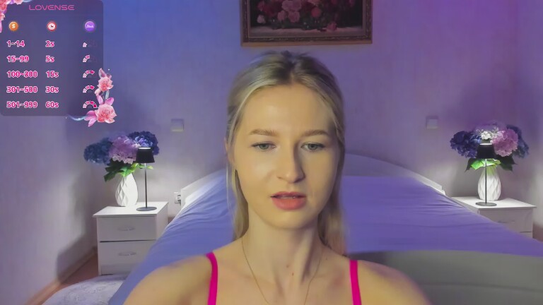 Julie_Blaze's Streamate show and profile