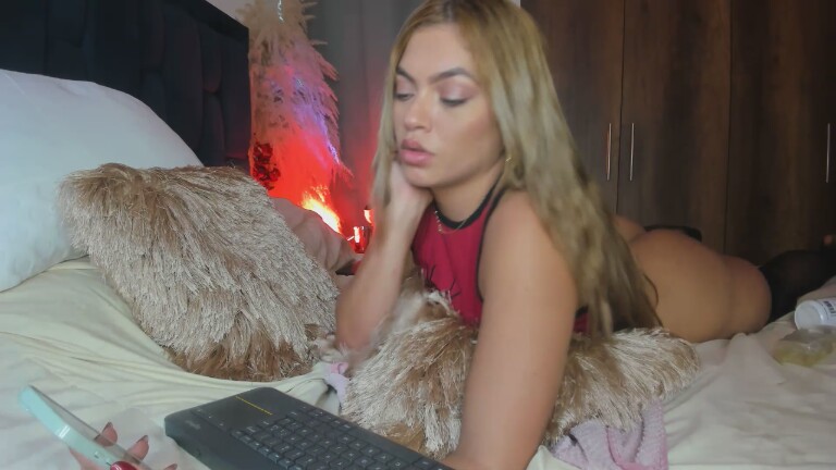 aliceee18's Streamate show and profile