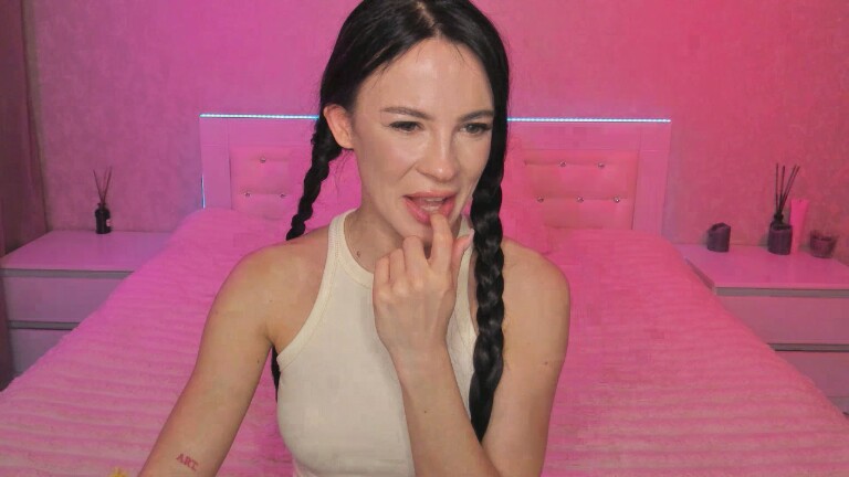 RoxyHey's Streamate show and profile