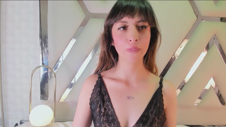 AriaPure's Streamate show and profile