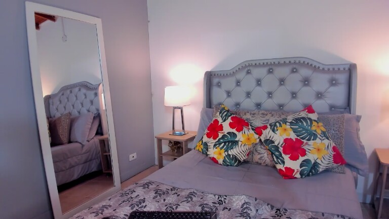 NiaMoon's Streamate show and profile