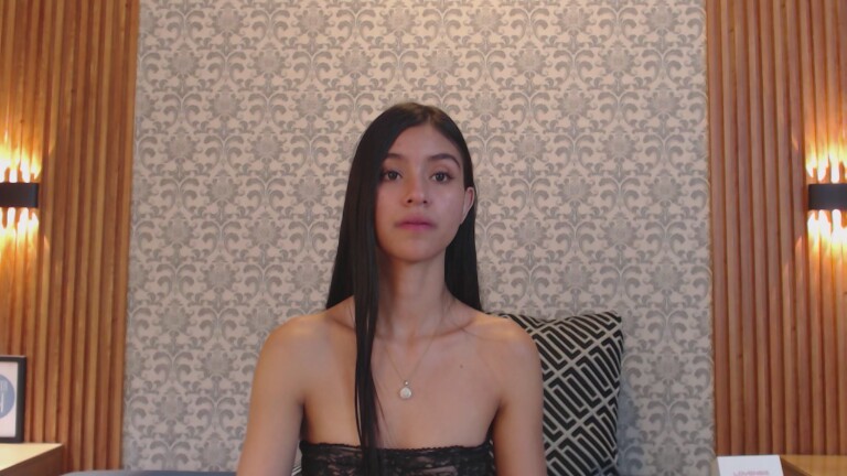 Charlotte_18's Streamate show and profile