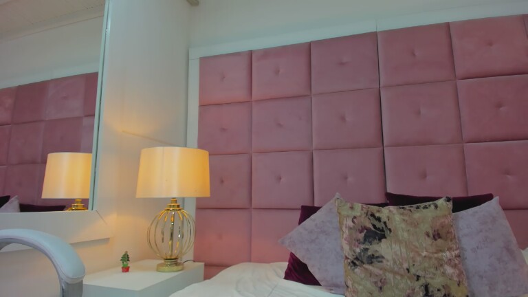 hollyBrisstol90's Streamate show and profile