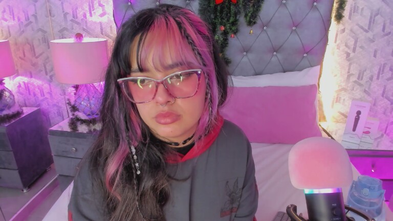 MaddieWaves's Streamate show and profile