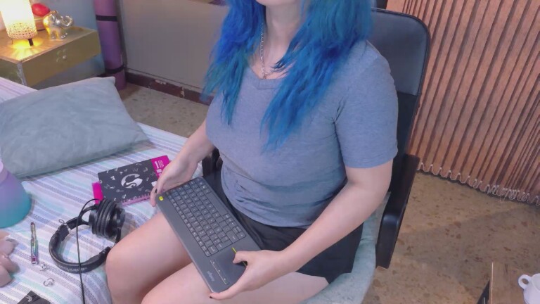 EliFlores's Streamate show and profile