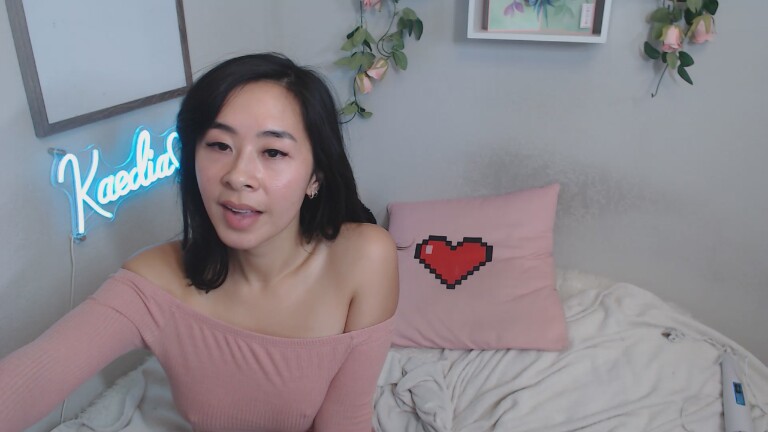 KaediaLang's Streamate show and profile