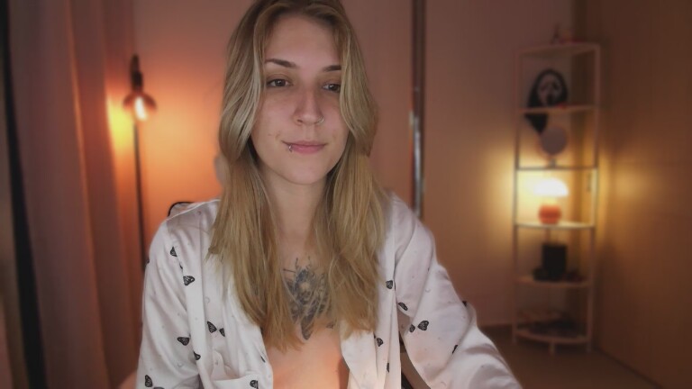 LindaSofiaa's Streamate show and profile