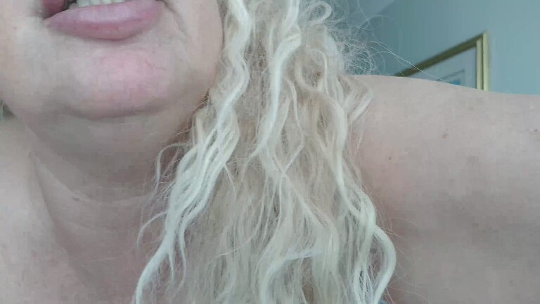 StephanieMatureBusty's Streamate show and profile