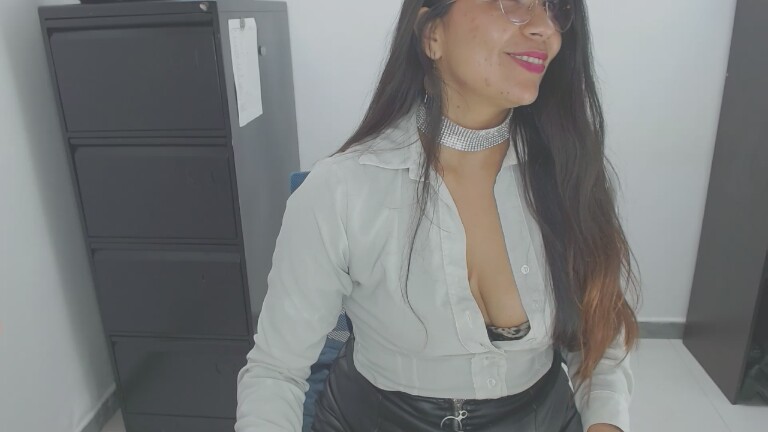 LunaDumont's Streamate show and profile