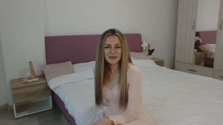 EMYILIA's Streamate show and profile