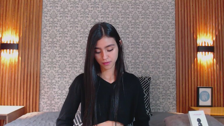 Charlotte_18's Streamate show and profile