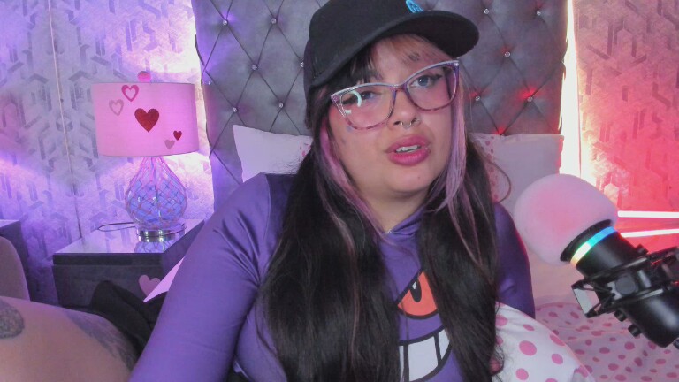 MaddieWaves's Streamate show and profile