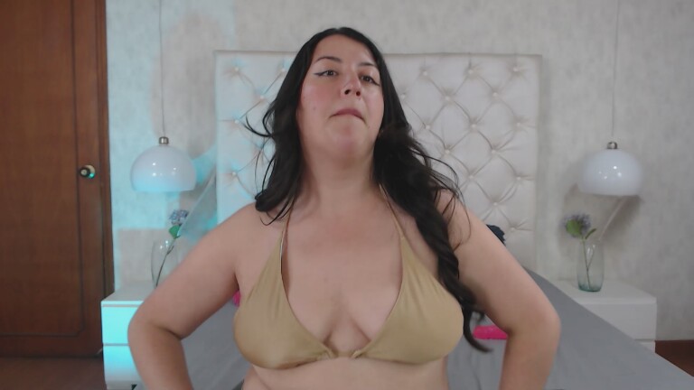 LauCamila's Streamate show and profile