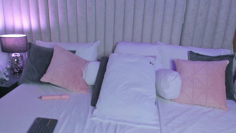 SamiLewis's Streamate show and profile