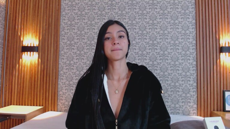 Charlotte_18's Streamate show and profile