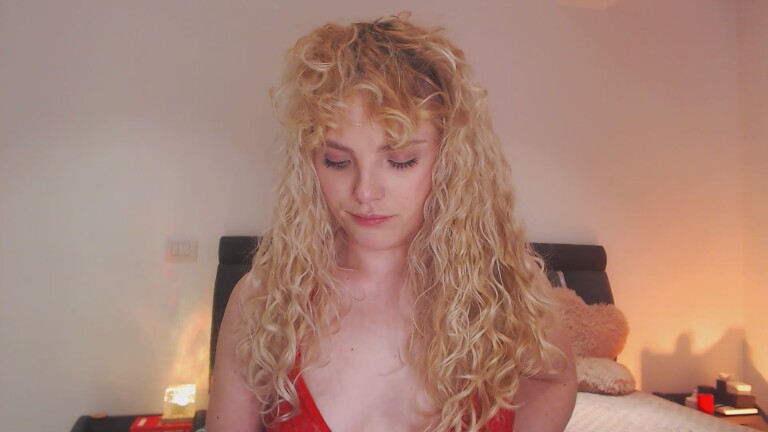 EVYE's Streamate show and profile