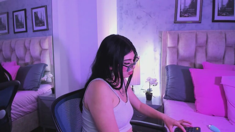 IsabellaaRossi's Streamate show and profile