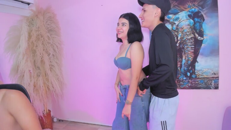 AdriRoss20's Streamate show and profile