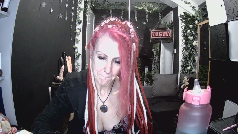 SkySparks's Streamate show and profile