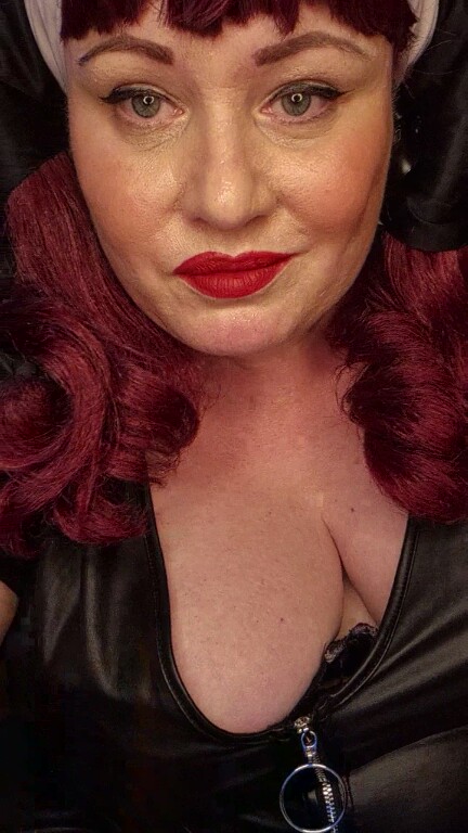 TheDevineMissDeviant's Streamate show and profile