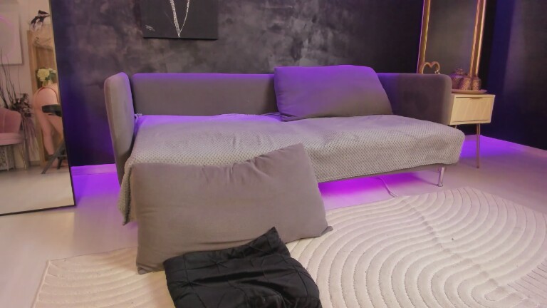 LoraIvone's Streamate show and profile